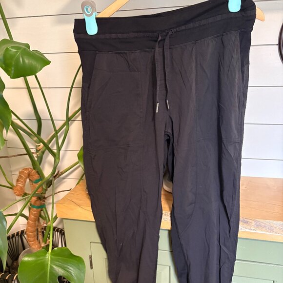 Dance Studio Mid-Rise Cropped Pant Black - Picture 1 of 3